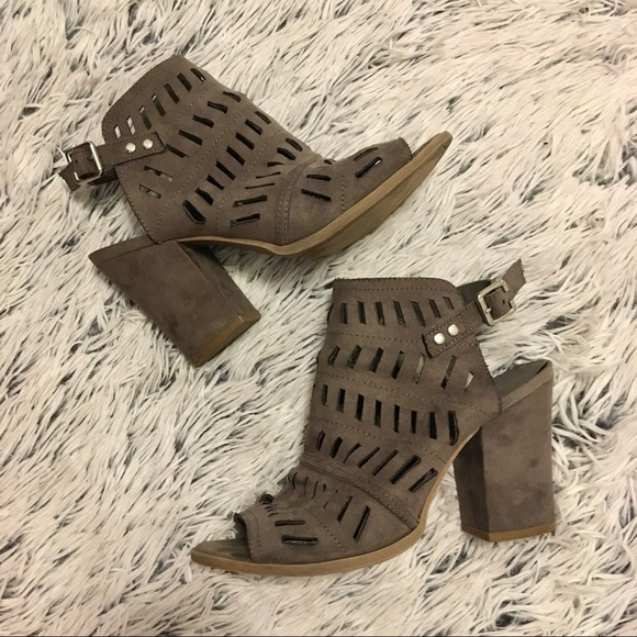 Shoes - 🦋 Grey Booties 💫